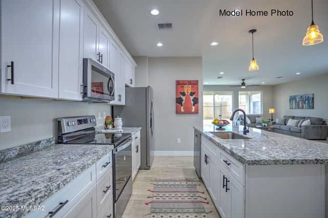 233 S Richmond Drive, Vail, AZ 85641