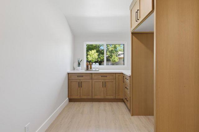 2611 Foothill Dr, Carmichael, CA 95608