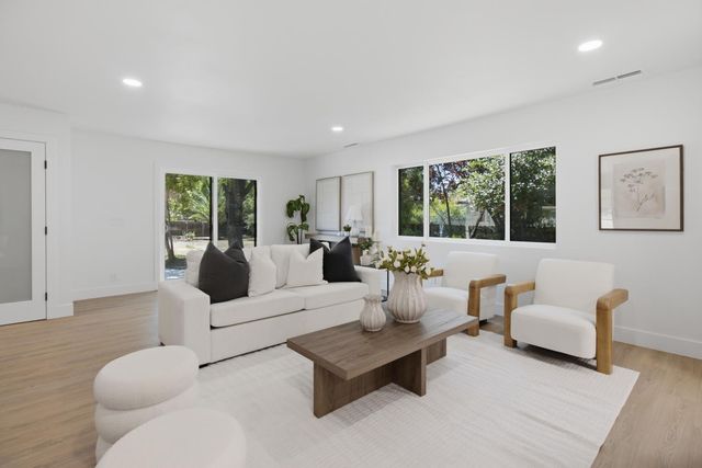 2611 Foothill Dr, Carmichael, CA 95608