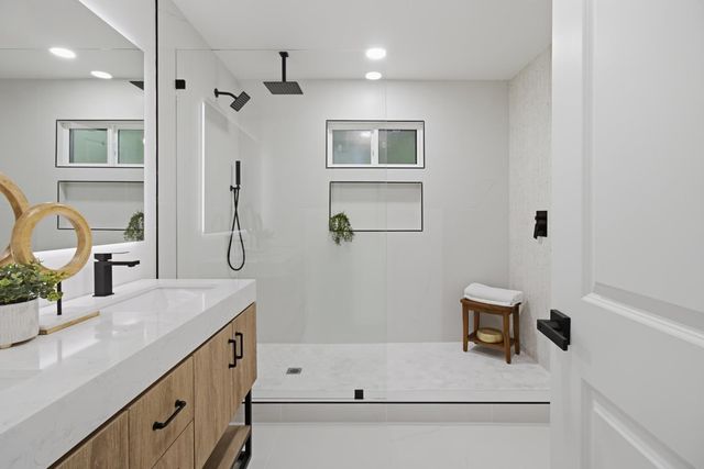 2611 Foothill Dr, Carmichael, CA 95608