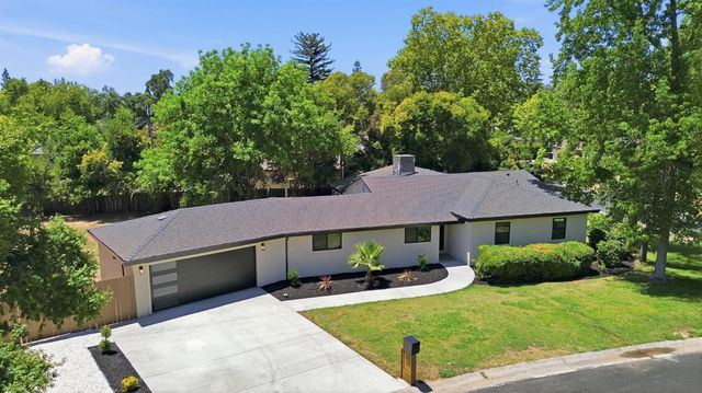 2611 Foothill Dr, Carmichael, CA 95608