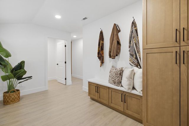 2611 Foothill Dr, Carmichael, CA 95608