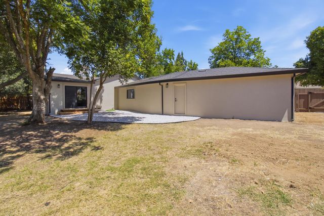2611 Foothill Dr, Carmichael, CA 95608