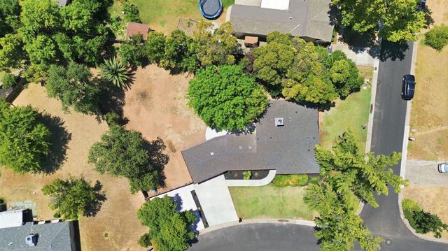 2611 Foothill Dr, Carmichael, CA 95608