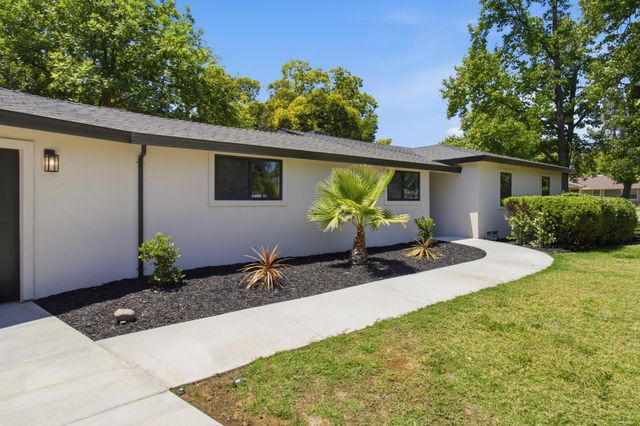 2611 Foothill Dr, Carmichael, CA 95608