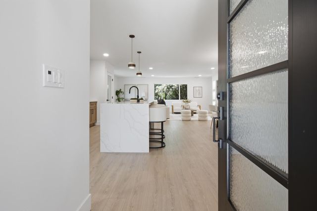 2611 Foothill Dr, Carmichael, CA 95608