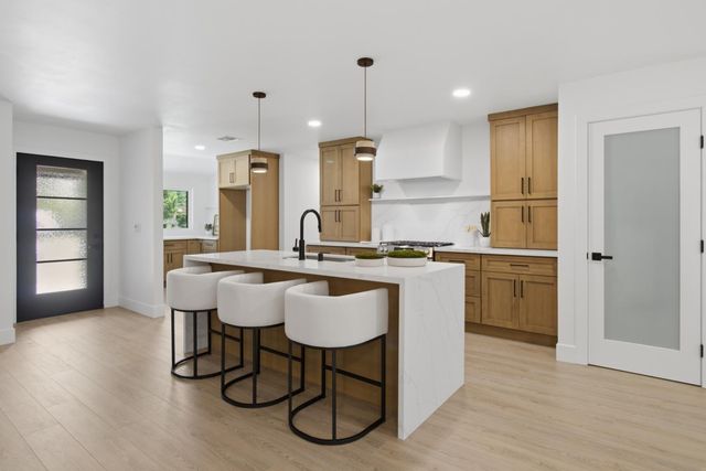 2611 Foothill Dr, Carmichael, CA 95608