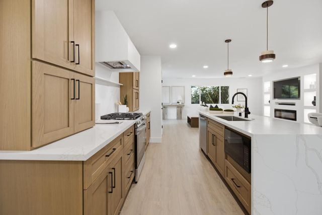 2611 Foothill Dr, Carmichael, CA 95608