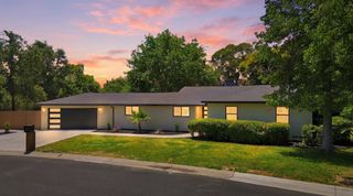 2611 Foothill Dr, Carmichael, CA 95608