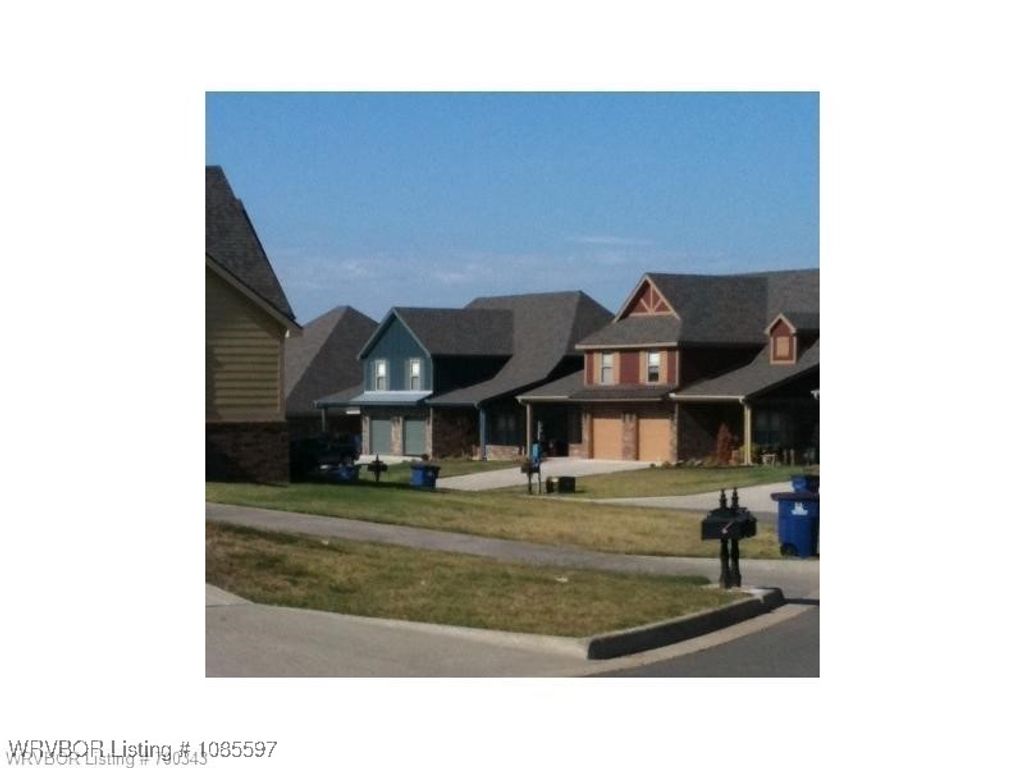 1415 S Willowbrook Circle, Fort Smith, AR 72908