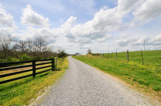 2300 Oregon Road, Salvisa, KY 40372