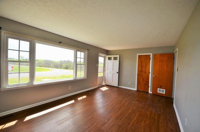 2300 Oregon Road, Salvisa, KY 40372