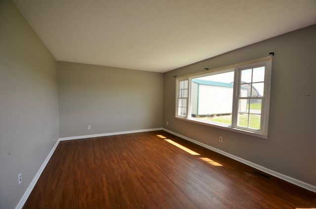 2300 Oregon Road, Salvisa, KY 40372