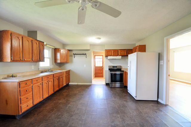 2300 Oregon Road, Salvisa, KY 40372