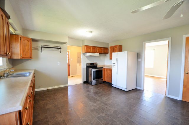 2300 Oregon Road, Salvisa, KY 40372