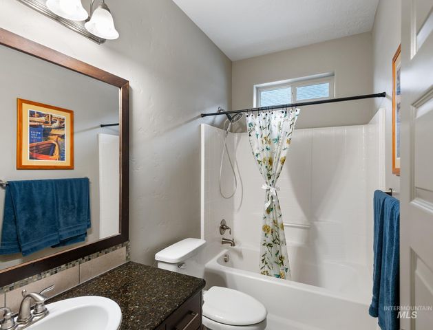 10211 W Lakeland Dr, Garden City, ID 83714