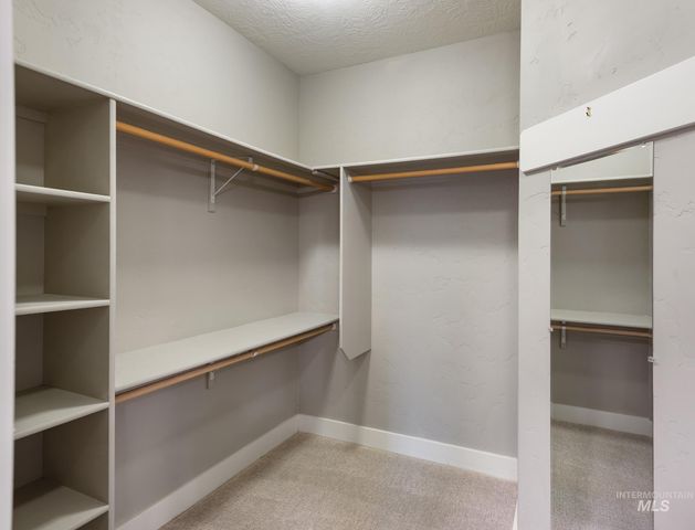 10211 W Lakeland Dr, Garden City, ID 83714