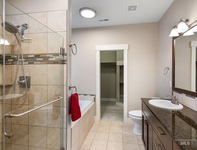 10211 W Lakeland Dr, Garden City, ID 83714