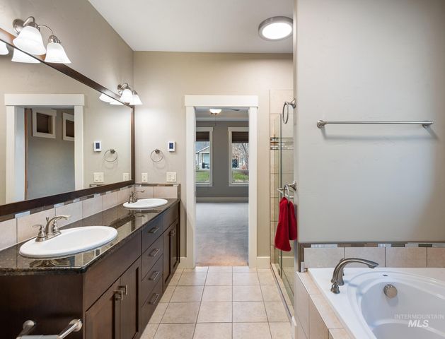 10211 W Lakeland Dr, Garden City, ID 83714