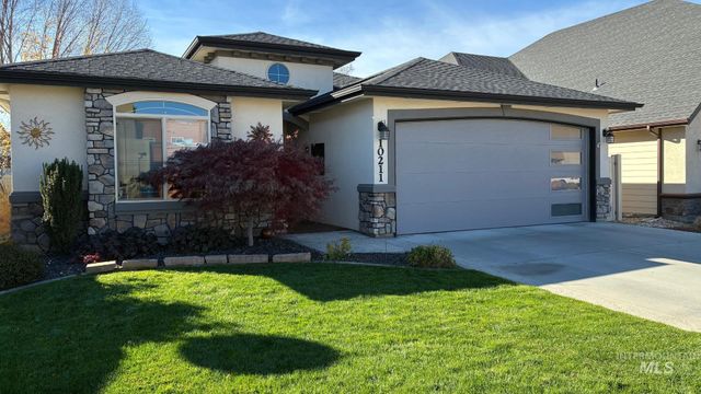 10211 W Lakeland Dr, Garden City, ID 83714