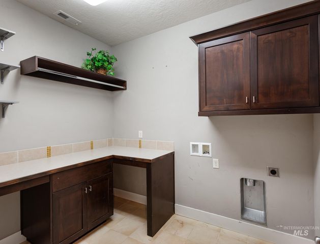 10211 W Lakeland Dr, Garden City, ID 83714