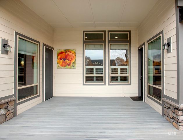 10211 W Lakeland Dr, Garden City, ID 83714