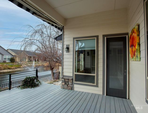 10211 W Lakeland Dr, Garden City, ID 83714