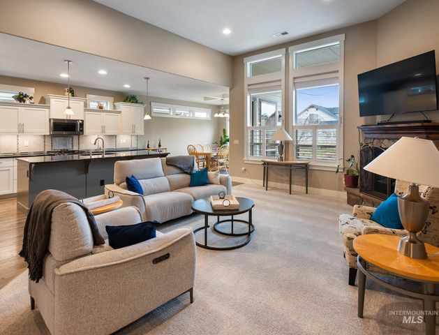 10211 W Lakeland Dr, Garden City, ID 83714