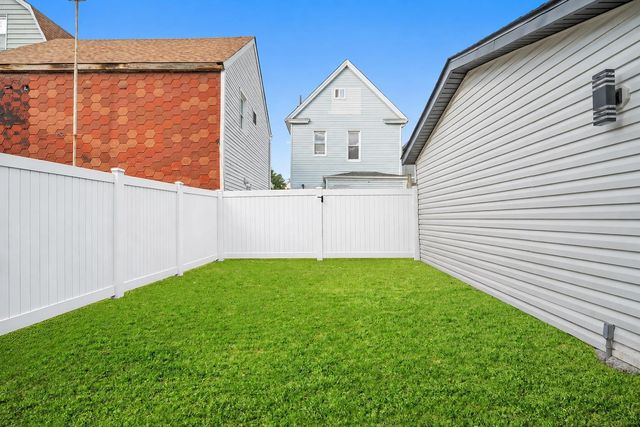 13 EAST 32ND ST, Bayonne, NJ 07002