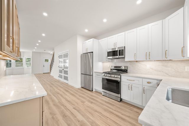 13 EAST 32ND ST, Bayonne, NJ 07002
