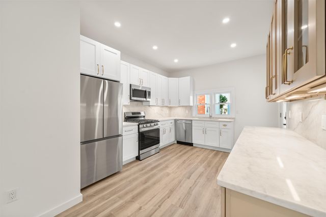 13 EAST 32ND ST, Bayonne, NJ 07002