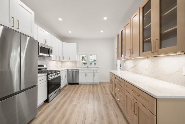 13 EAST 32ND ST, Bayonne, NJ 07002