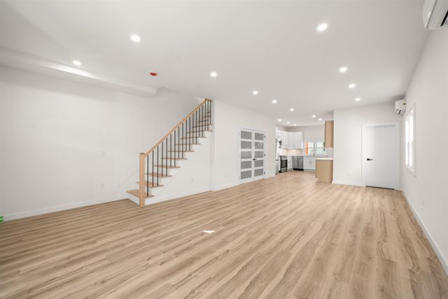 13 EAST 32ND ST, Bayonne, NJ 07002