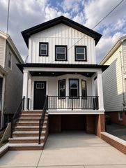 13 EAST 32ND ST, Bayonne, NJ 07002