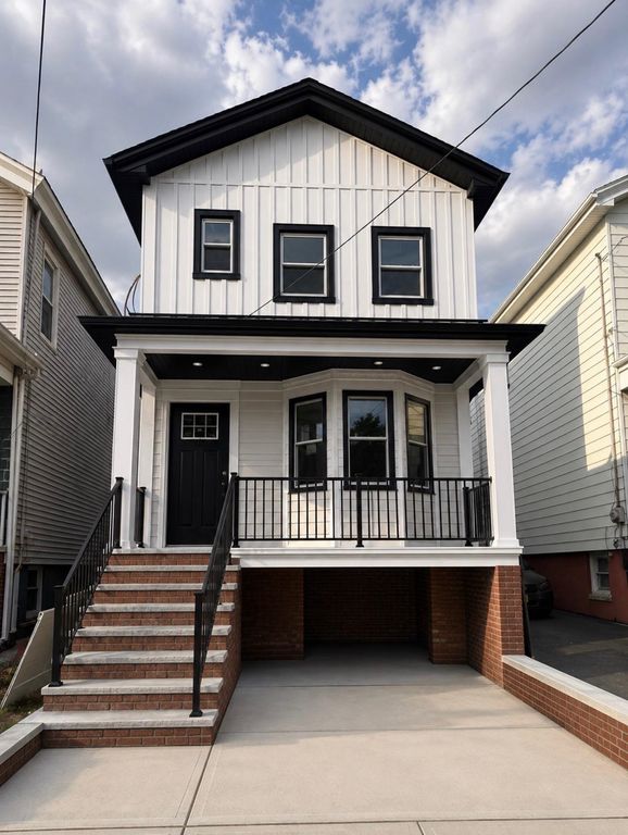 13 EAST 32ND ST, Bayonne, NJ 07002