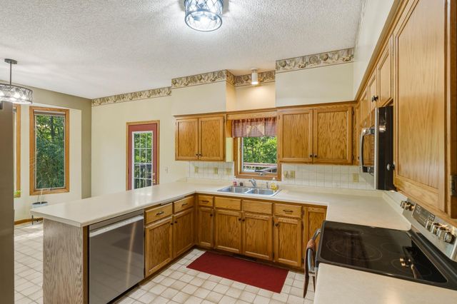 6973 4th Street Circle N, Oakdale, MN 55128