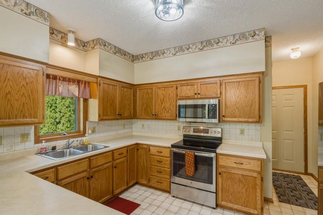 6973 4th Street Circle N, Oakdale, MN 55128