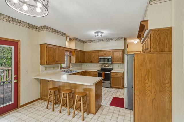 6973 4th Street Circle N, Oakdale, MN 55128
