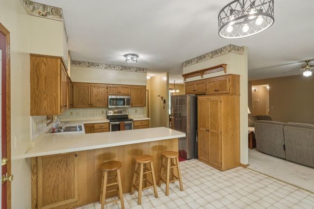 6973 4th Street Circle N, Oakdale, MN 55128