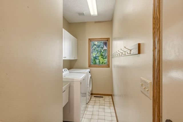 6973 4th Street Circle N, Oakdale, MN 55128