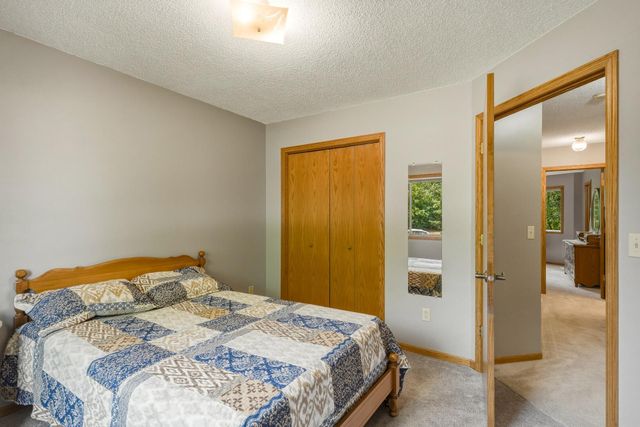 6973 4th Street Circle N, Oakdale, MN 55128