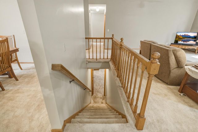 6973 4th Street Circle N, Oakdale, MN 55128