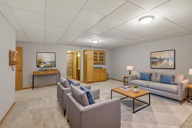 6973 4th Street Circle N, Oakdale, MN 55128