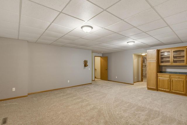 6973 4th Street Circle N, Oakdale, MN 55128