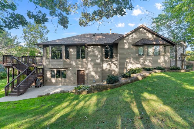 6973 4th Street Circle N, Oakdale, MN 55128