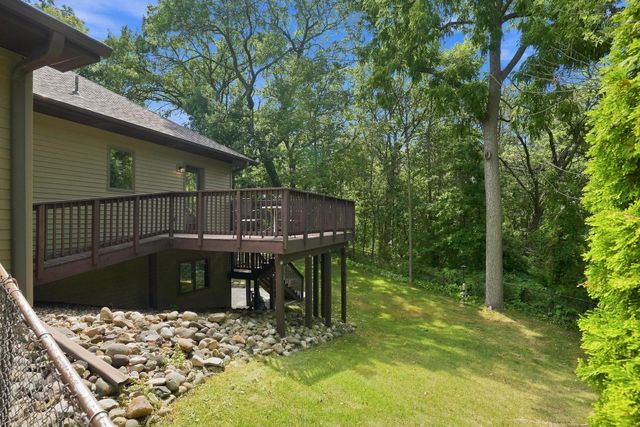 6973 4th Street Circle N, Oakdale, MN 55128