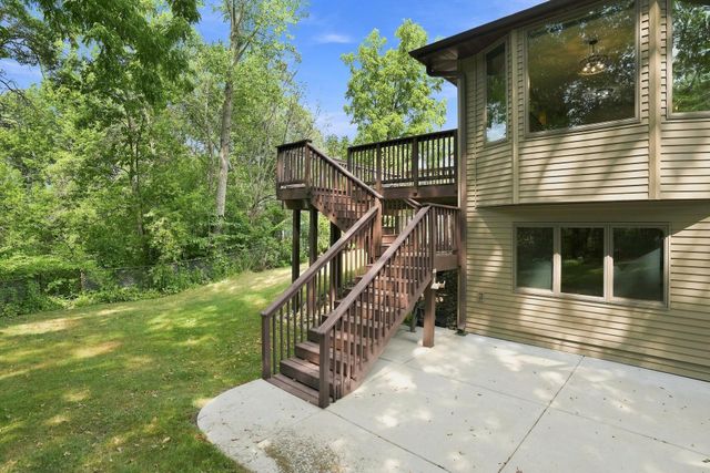 6973 4th Street Circle N, Oakdale, MN 55128
