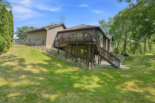 6973 4th Street Circle N, Oakdale, MN 55128