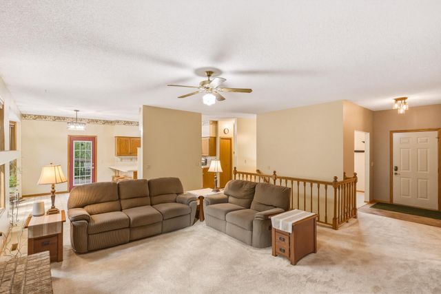 6973 4th Street Circle N, Oakdale, MN 55128