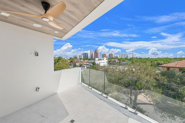 2035 Intracoastal Drive, Fort Lauderdale, FL 33305